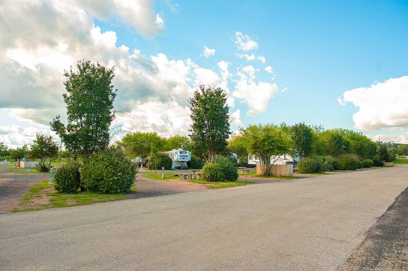 Premium Pull-Thru RV Sites-4